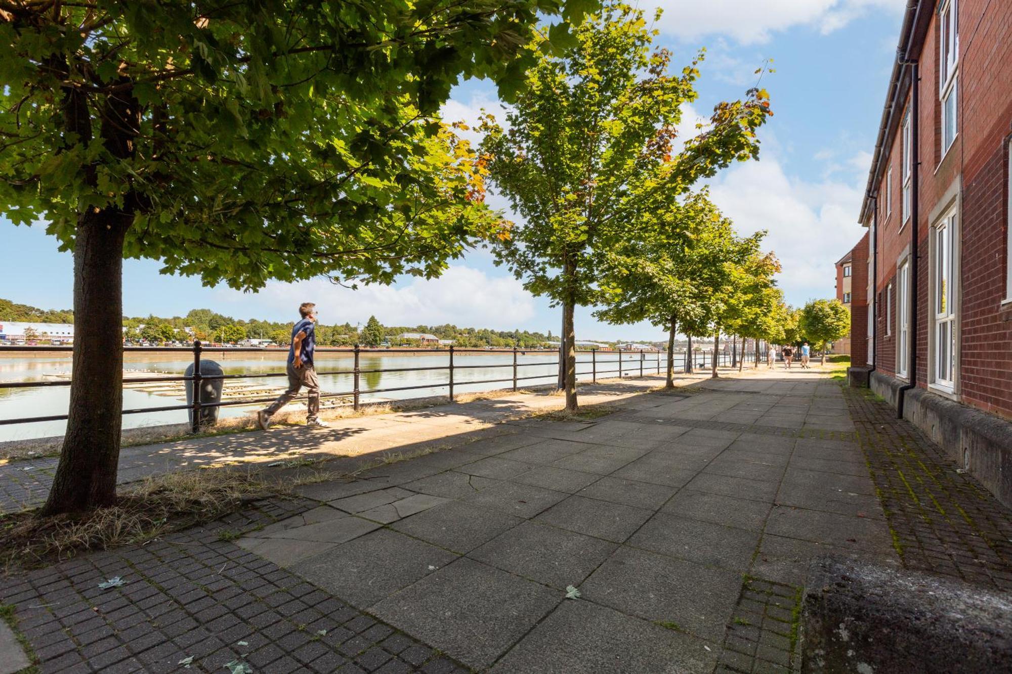 Appartement Cozy Waterfront - Free Parking & Wi-fi