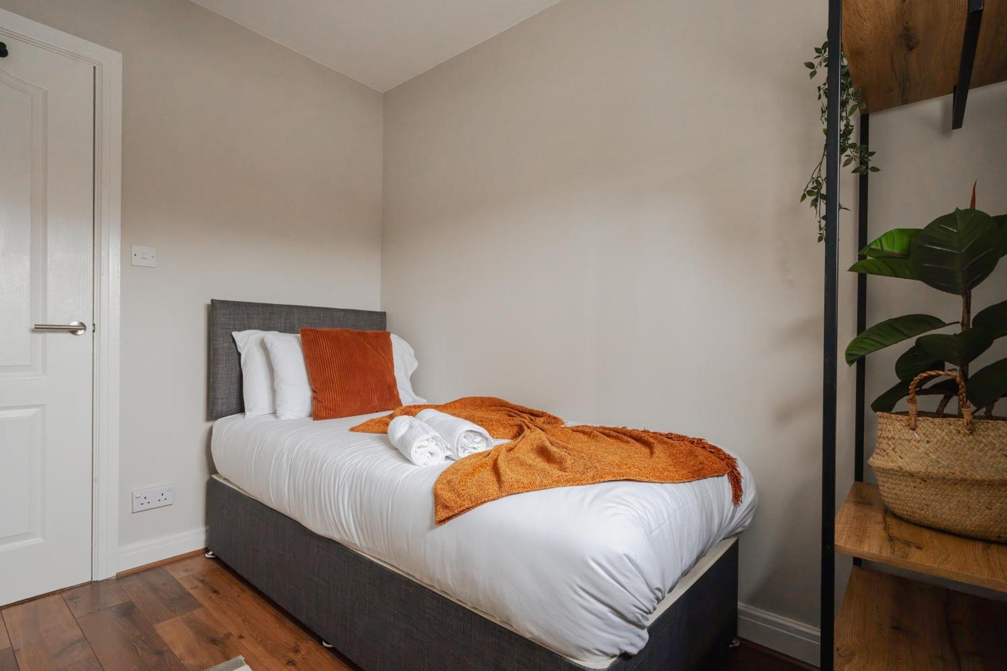 Cozy Waterfront - Free Parking & Wi-fi *